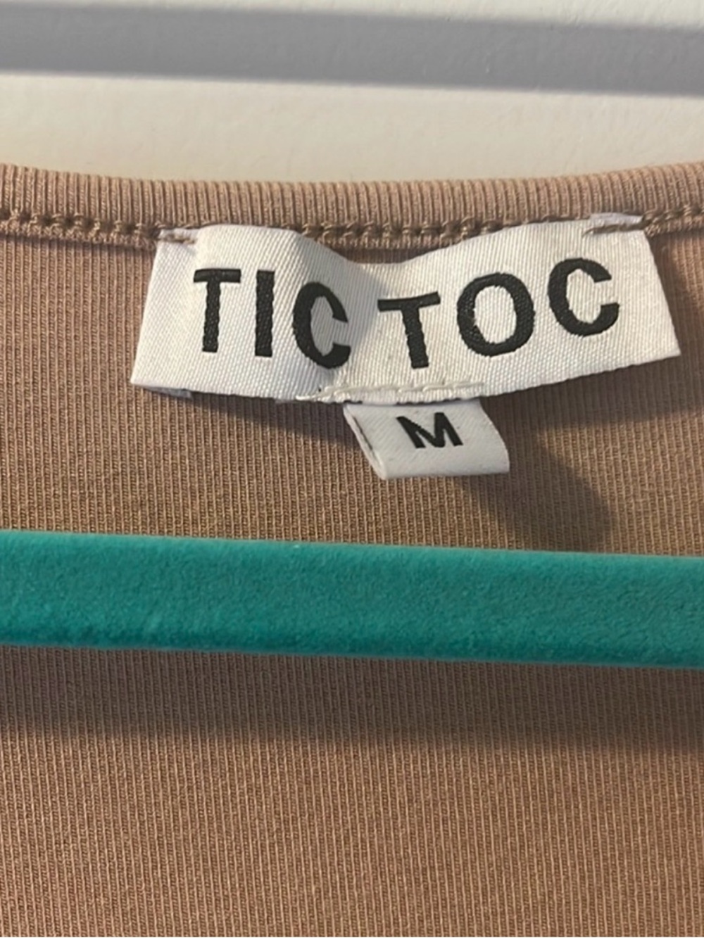 NWOT Women's Beige Tie-Front Long Sleeve Top - Picture 4 of 4